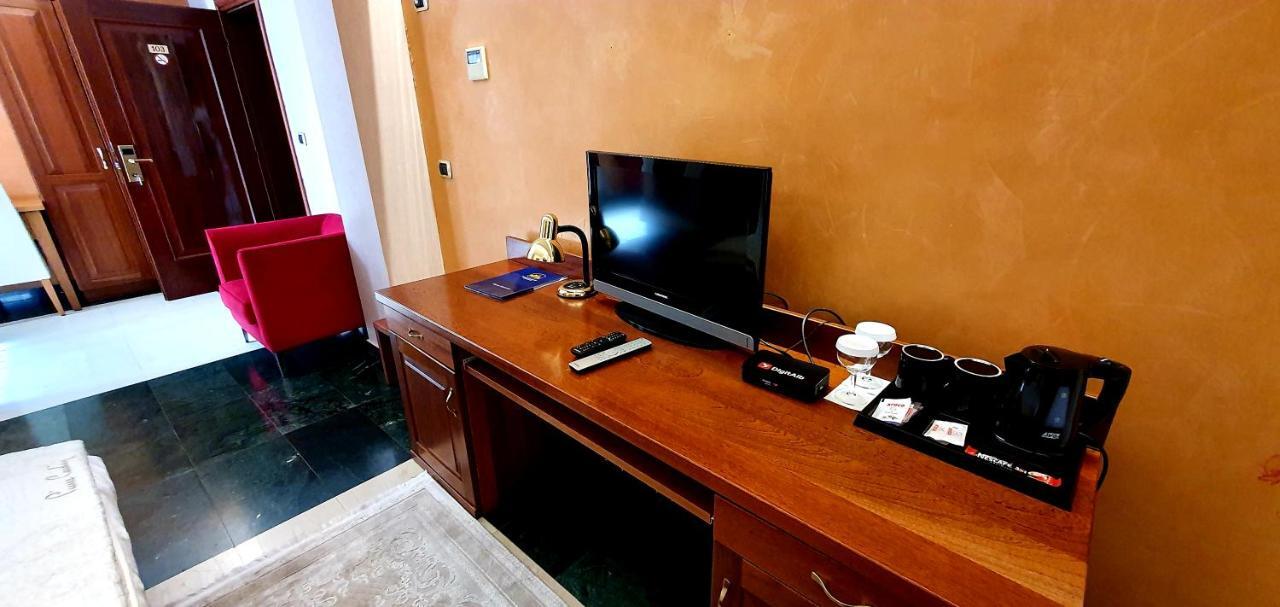 Nov Hotel Tirana Exterior photo