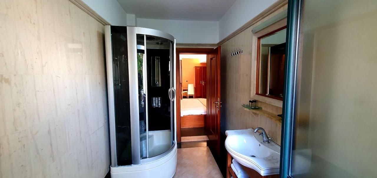 Nov Hotel Tirana Exterior photo