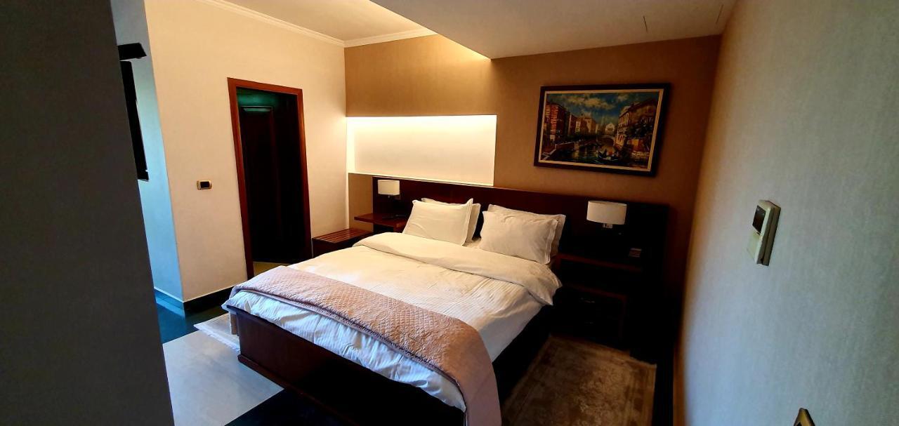 Nov Hotel Tirana Exterior photo